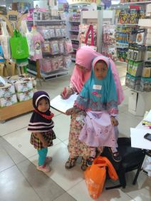 sibuk mencari kata