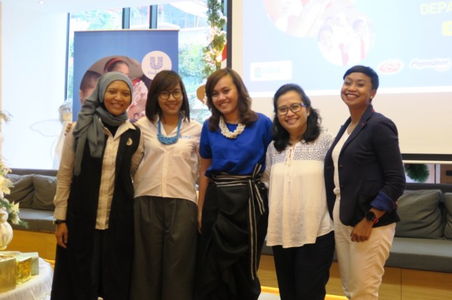 Teh Ninit dari TUM, Mba Lani dari Blibli.com, Mba Adisty dari Unilever, ibu Retno, dan mba Fita 
