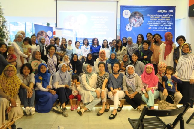 Foto bareng di akhir acara