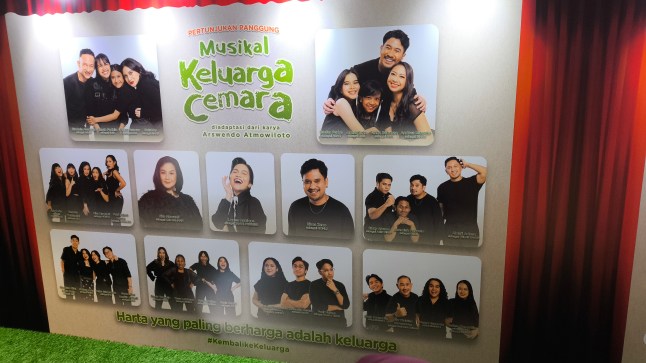 Deretan nama para pemeran di Teater Musikal Keluarga Cemara
