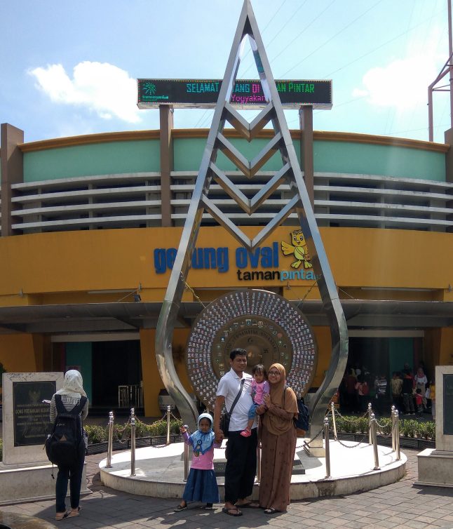 Gong Perdamaian di Taman Pintar Yogyakarta