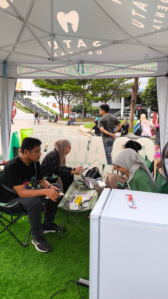 Menunggu giliran di SATU Dentour