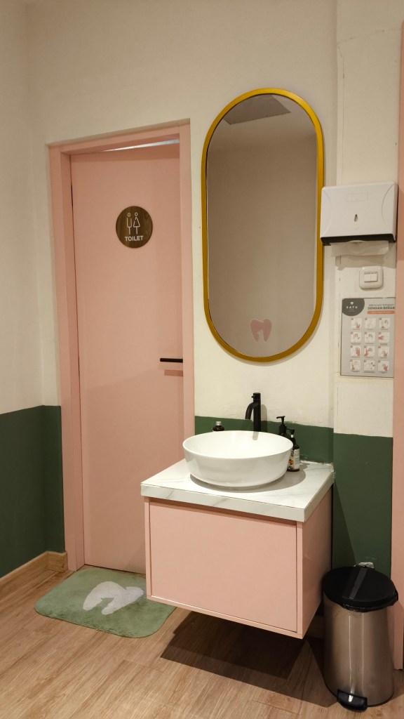 Toilet SATU Dental Cempaka Putih