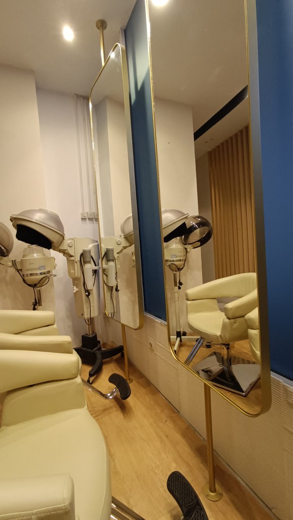 Salah satu ruangan di Salon Moz5