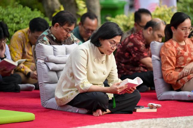 Silent Reading bersama Menkeu