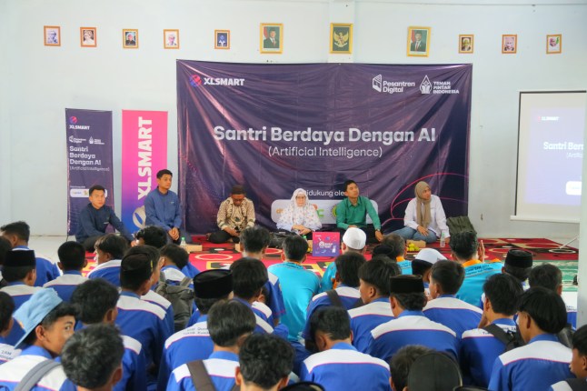 Edukasi Literasi Digital dan AI XLSMART di Pesantren