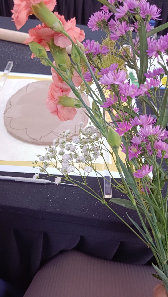 Bunga segar untuk aktivitas menghias clay yang pernah saya ikuti