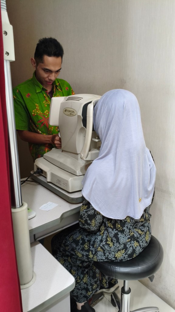 Fahira cek mata
